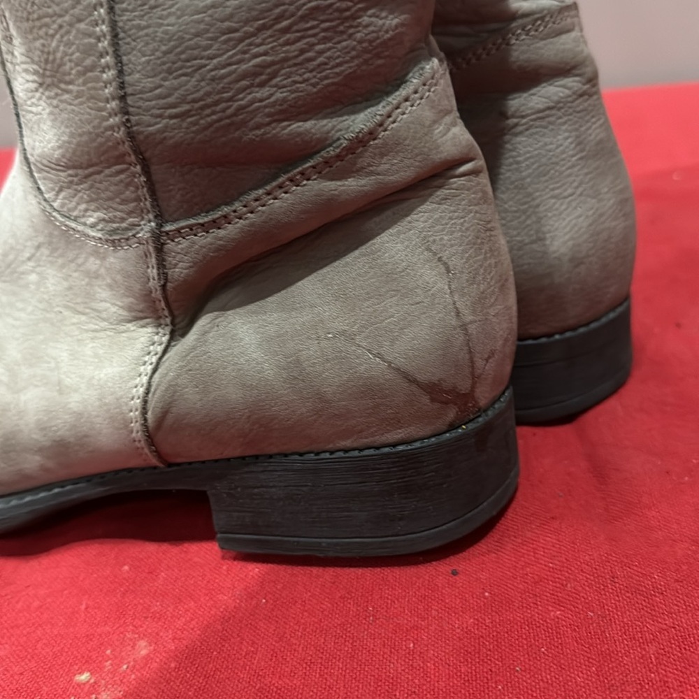 Elegant Gray leather Women's Boots - Picture 3 of 6